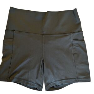 Athleta Salutation Stash 5" Short Sage Green Size M